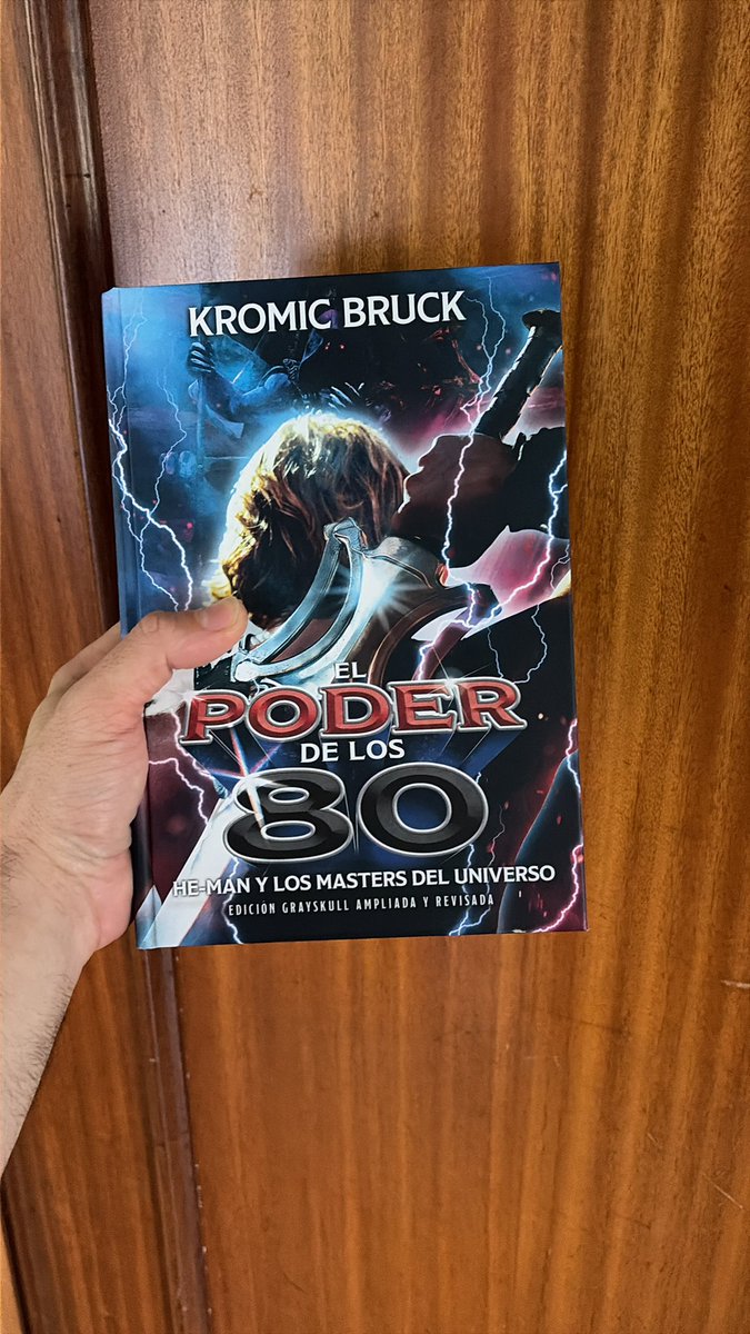 yetmodark's tweet photo. @KromicB Ya tengo el poderrrrrr……fuy a por él a la casa del libro y ya por fin lo tengo en mis manos, ahora solo me  encantaría tenerlo firmado 😉 https://t.co/Li7YFhNzrI