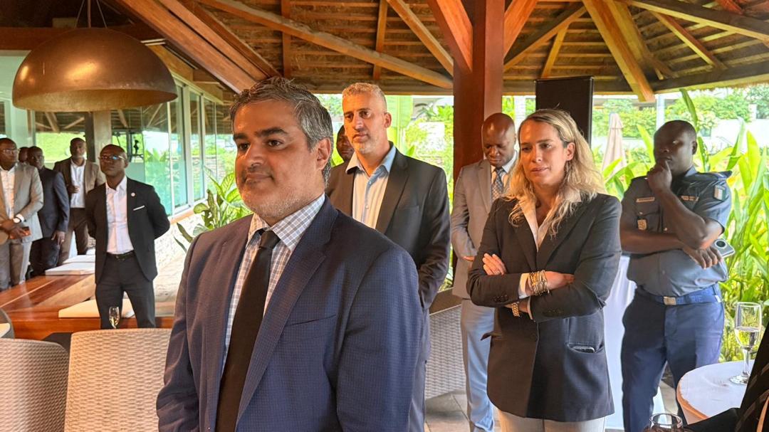 IsraelinCI's tweet photo. À l’issue du séminaire sur la lutte contre le financement du terrorisme et le blanchiment d’argent, l'ambassadeur d'Israël @Simon_Serr a eu le plaisir d’accueillir des partenaires institutionnels ivoiriens ainsi que des représentants de l’Ambassade des États-Unis ayant participé à l’événement.

Un moment convivial qui a permis de renforcer les liens noués au cours de cette rencontre et de réaffirmer notre engagement commun en faveur de la stabilité régionale et de la lutte contre le terrorisme et le blanchiment de capitaux.