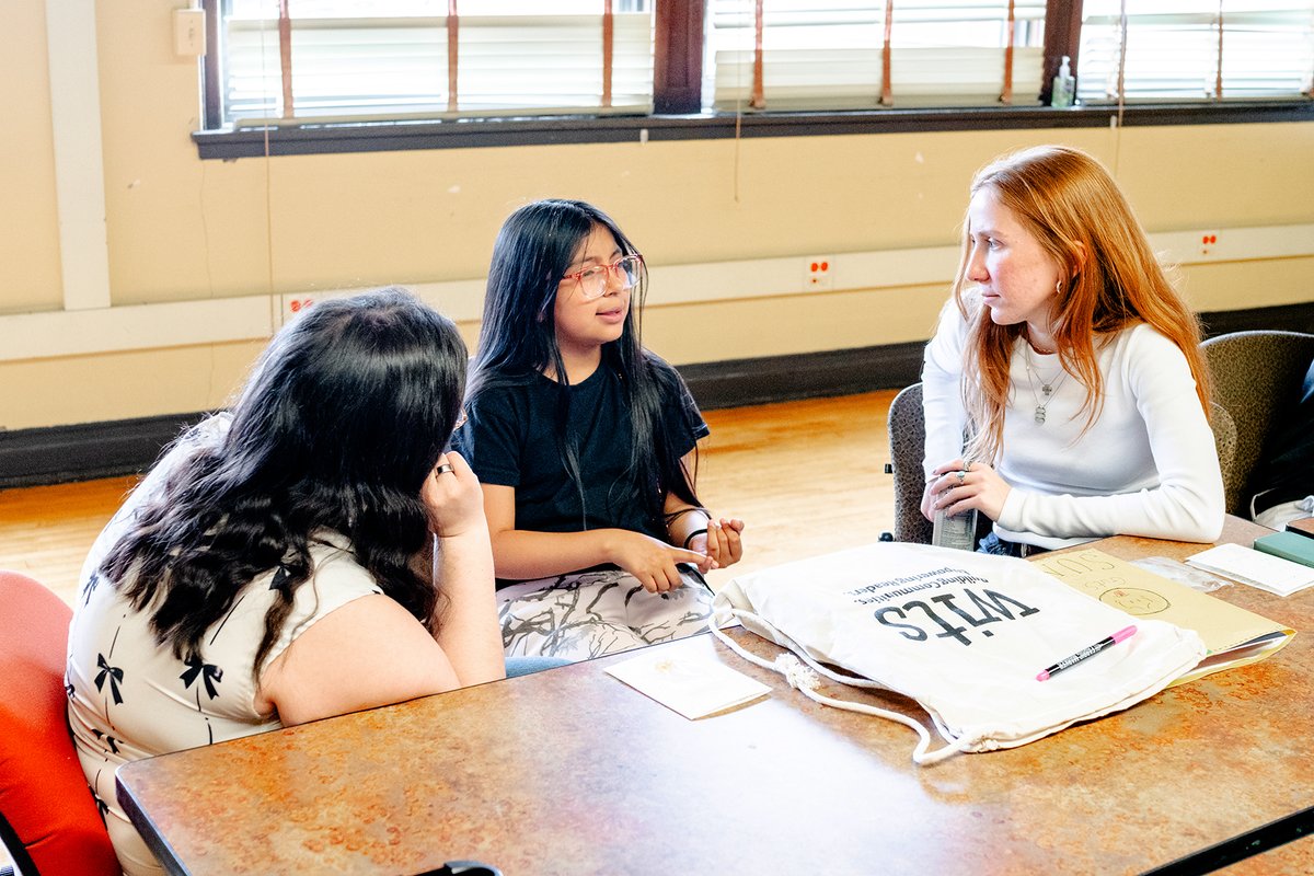 JacksonNational's tweet photo. We are proud to wrap our ninth year partnering with @WITSchicago! Our mid-day mentors had a fantastic school year helping 4th graders at Talcott Elementary School discover themselves through reading and building essential literacy skills.📚👏 https://t.co/cuBnHydIFb