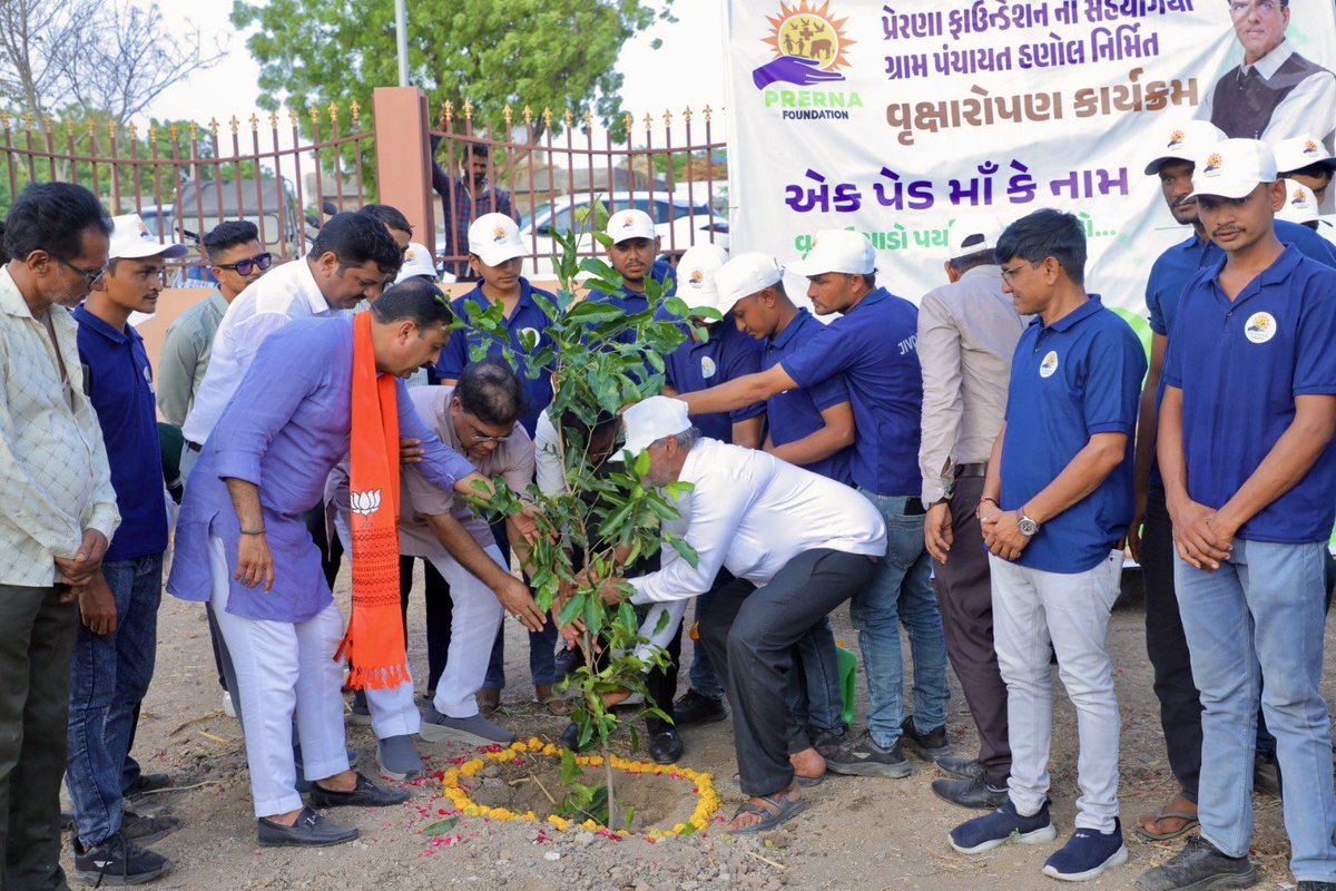 mansukhmandviya's tweet photo. एक पेड़ माँ के नाम…
#WorldEnvironmentDay

📍तीर्थ गाँव हणोल, गुजरात https://t.co/0XLLkPRlFd