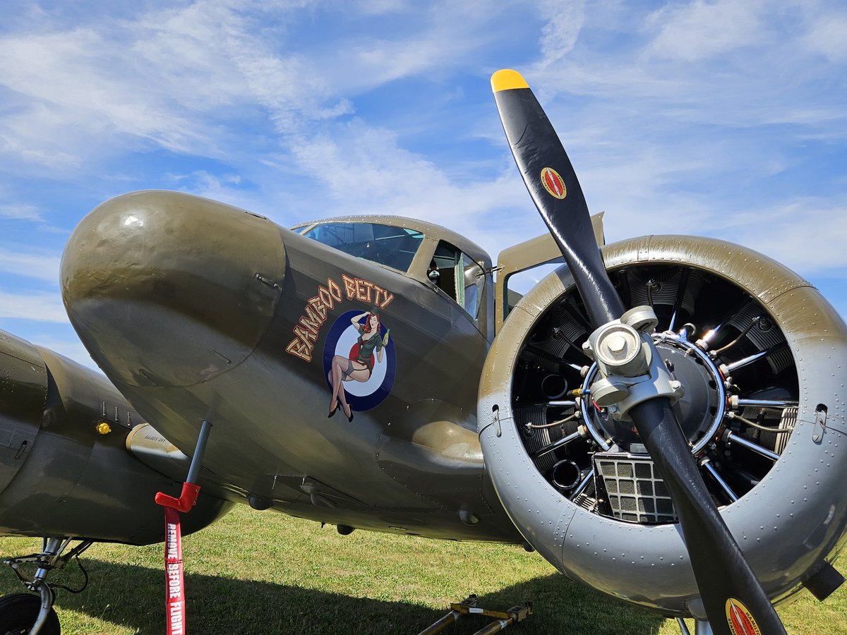 AcyRunway13's tweet photo. I'm spending the day at Reading, Pennsylvania enjoying the World War 2 weekend event 🇺🇲🪖 
#classicaircraft #military 
#tanks #jeeps #Pennsylvania 
#June #friday https://t.co/qy8kBYHvKh