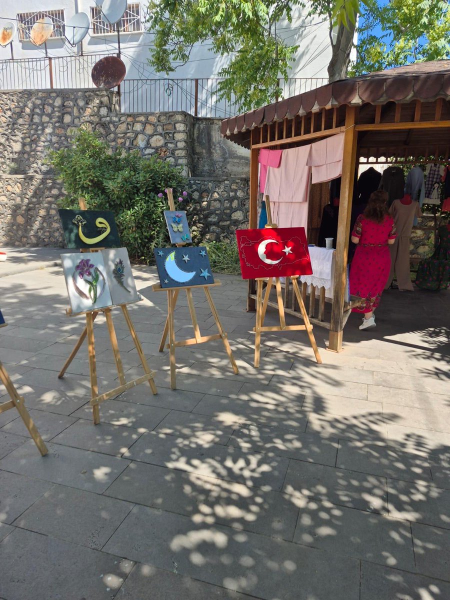 Egililcemem's tweet photo. İlçemiz Halk Eğitimi Merkezi tarafından hazırlanan, emek, üretim ve öğrenmenin bir araya geldiği 2025-2026 Eğitim Öğretim Yılı Sene Sonu Sergisi, düzenlenen programla ziyaretçilerin beğenisine sunuldu.+
@dbakirvalilik @Diyarbakirmem @Volkanhulur @atabeyahmt https://t.co/BexIWrzoO4