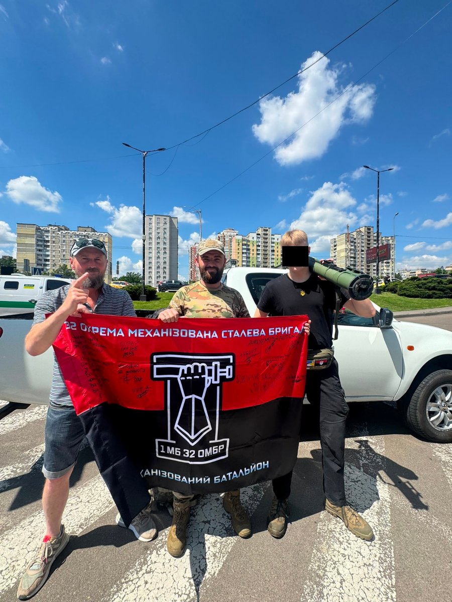 FinnishRy's tweet photo. Autokeräys on tuottanut tulosta! Aktiivimme toimittivat lava-auton 32. mekanisoidun prikaatin käyttöön. Autojen tarve on suuri, joten toimitimme auton ripeästi Ukrainaan. Auto siirtyy evakuointi- ja logistiikkatehtäviin. Kiitos lahjoittaneille, avullanne pelastetaan henkiä!

1/2 https://t.co/fN2qRCuuej
