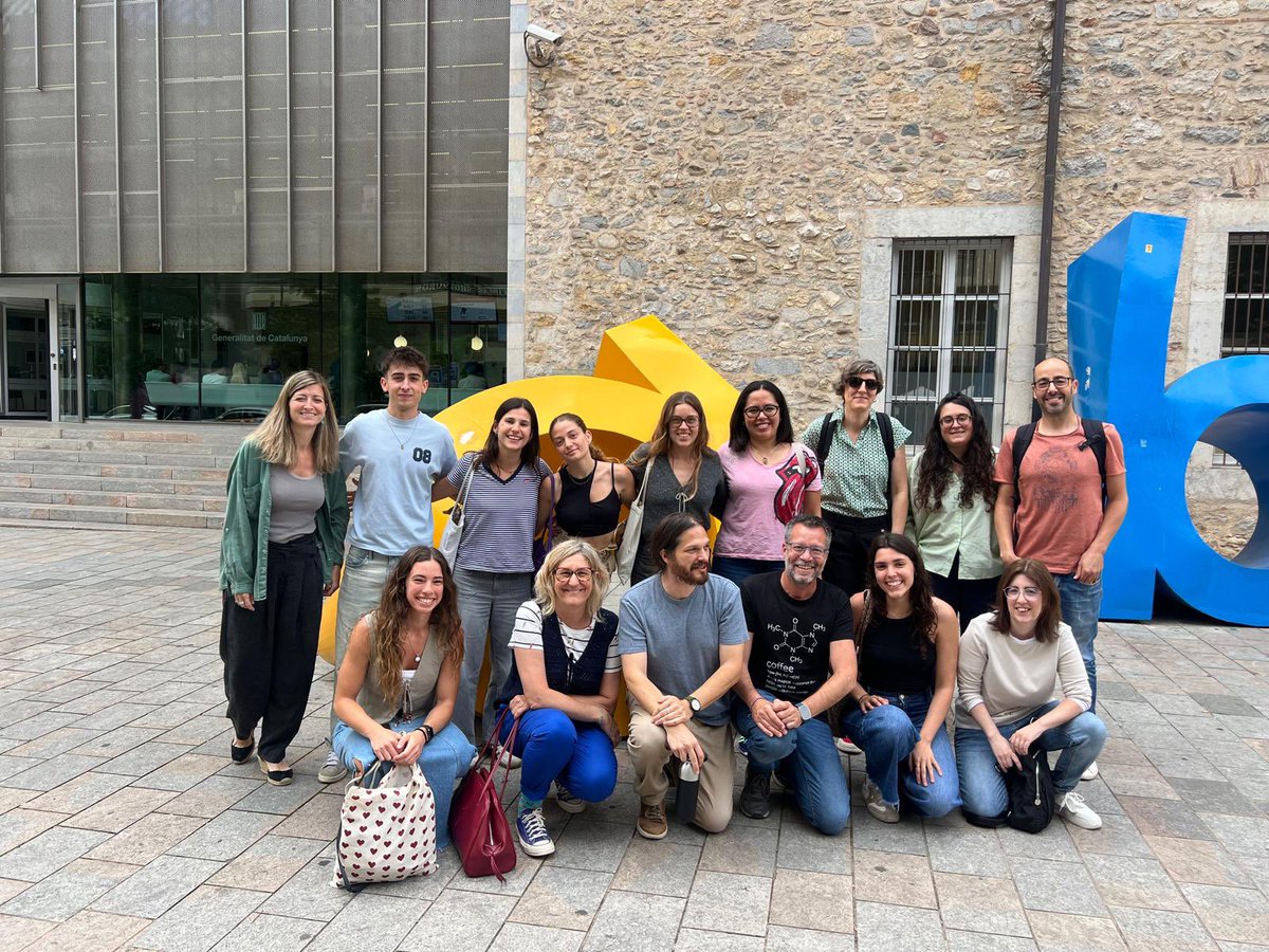 hospiolot's tweet photo. 🥳La Mireia Comajuan, la Mireia Los Arcos i la Mila Mejía són les noves residents de l’Hospital d’Olot!

Aquest matí han escollit l’especialitat de Medicina Familiar i Comunitària als CAPs d’Olot i Banyoles i l’atenció especialitzada a #hospiolot. 

Benvingudes a La Garrotxa🤗 https://t.co/dgUYyEUSMa