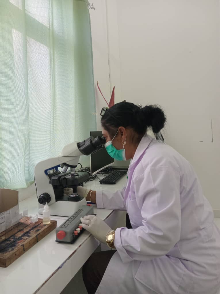 CubacooperaTloe's tweet photo. Lic.en Laboratorio Clínico Irenia Hernández, miembro de la #BMCTL del #HROecusse. Su labor contribuye al diagnóstico oportuno y al fortalecimiento de la atención médica de calidad en beneficio de nuestros pacientes. 
#CubaCoopera #CubaPorLaSalud #CubaPorLaVida https://t.co/NtQxRu6pBw