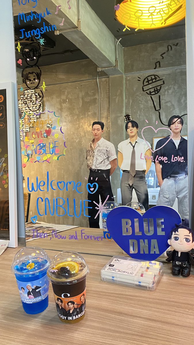 G_SL287's tweet photo. คาเฟ่ #CNBLUE มีถึงวันที่10 มิย นะคะ ใครว่างๆ มาแวะได้น้าาา @ sophia's cafe

🚩 https://t.co/TCIgH0xclH

 #CNBLUE3LOGYinBKK #CNBLUEinBKK #3LOGYinBKK https://t.co/iEw9jjNwpU