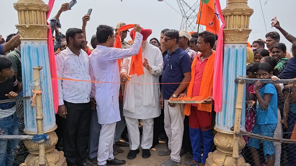SSAhluwaliaMP's tweet photo. डारनोड़ी, गलसी में विश्व पर्यावरण दिवस पर विशाल जनसमूह के साथ वृक्षारोपण कर हरित भ���िष्य का संकल्प लिया। 🌱
साथ ही, मेरे सांसद कार्यकाल में सांसद निधि से निर्मित श्मशान भट्टी एवं प्रतीक्षालय भव�� का उद्घाटन कर जनसेवा को समर्पित किया।
#WorldEnvironmentDay #Galsi #Darnodi https://t.co/IYQfYKwzQY