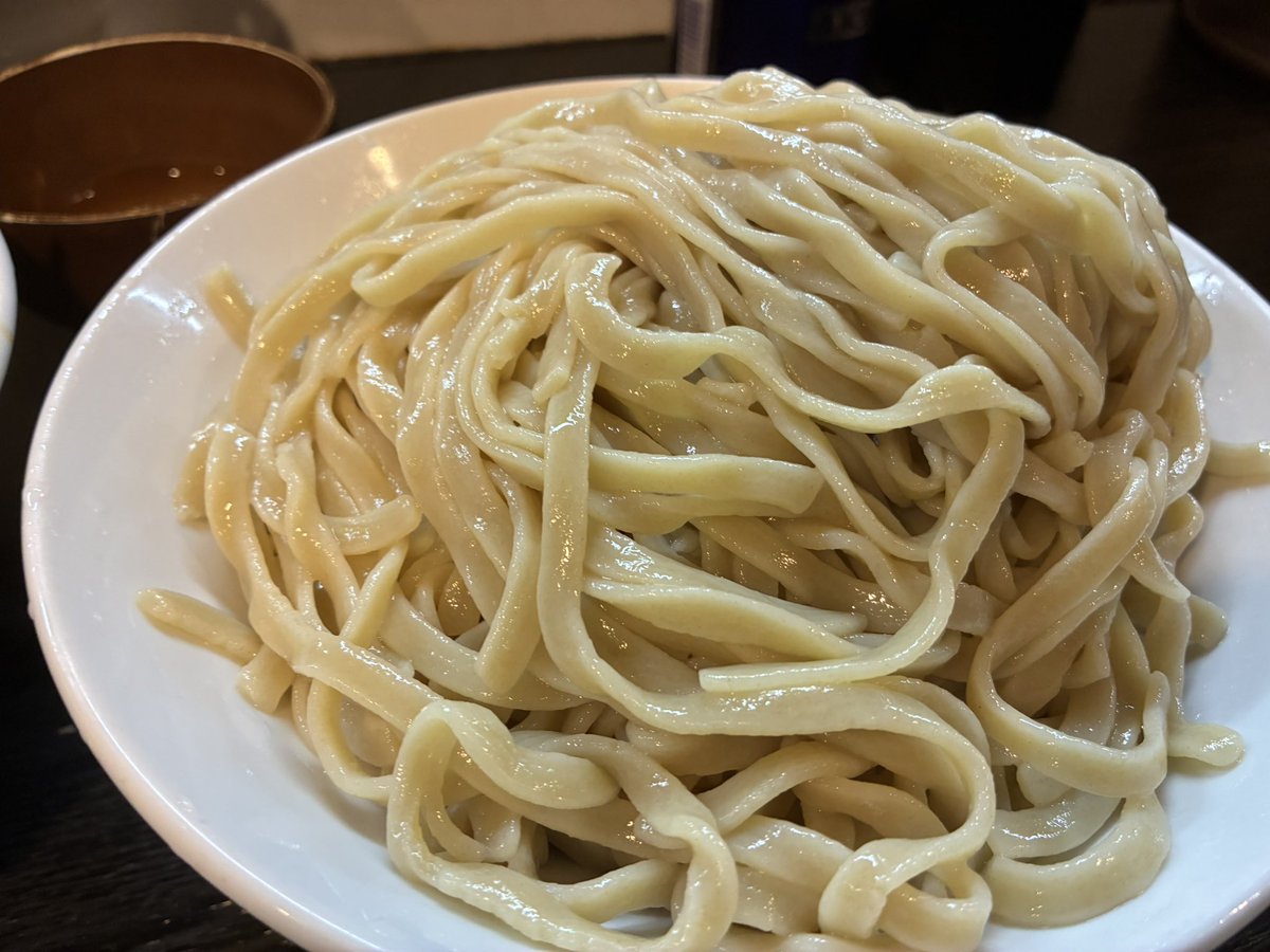 msc6891's tweet photo. 豚星。つけ麺 魚粉

翌朝に大クレームが来る為、泣く泣く傘がない諦め、好みのつけ魚

麺にザラザラ魚粉のつけ汁が絡んで美味い
柔目で締められた麺がモチモチ感UP

冷やしが私のみで最後尾からスタートし、そのまま最下位ゴール
最近明らかにスピードが落ちているのを実感😵

ご馳走様でした！ https://t.co/SkjvWWlX69