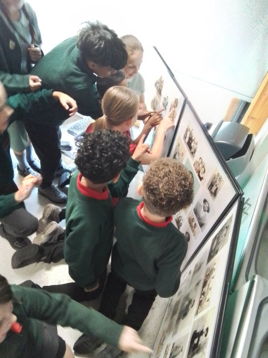 Miss_Ps_class's tweet photo. This afternoon, we turned our classroom into a museum, where we explored the Dyche collection from @sampad_arts We enjoyed thinking about where people had come from and why they would be having their photos taken. #enthusiasm #community https://t.co/aBac2cetwV