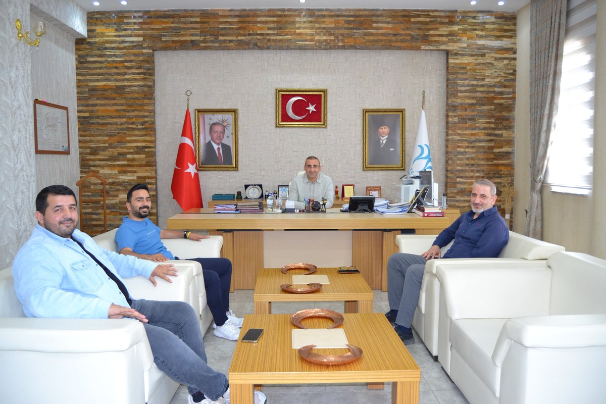 bismilkaymakam's tweet photo. DHA Diyarbakır Bölge Müdürü Emrah KIZIL ve beraberindeki heyet, Kaymakamımız Sayın Recep HASAR'ı makamında ziyaret etti.
Kaymakamımız Sayın HASAR, bu nazik ziyaretlerinden dolayı kendilerine teşekkür etti.

@RecepHasar44 https://t.co/wbkkHtRJZF