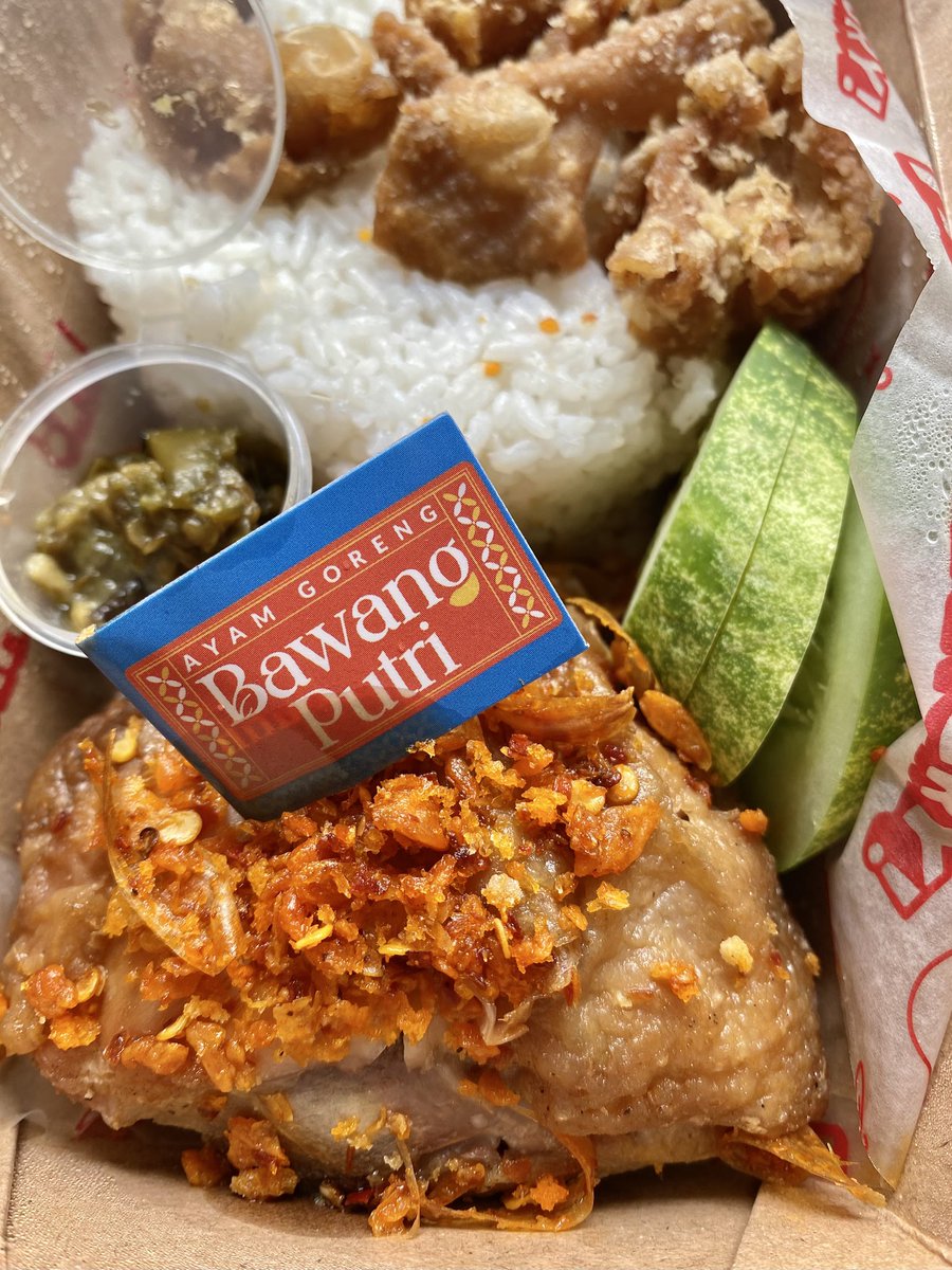 graineradiate's tweet photo. seperti biasa, kelaperan langsung pesen ayam kesukaan gwej 🤤 https://t.co/XYhRm1ePdy