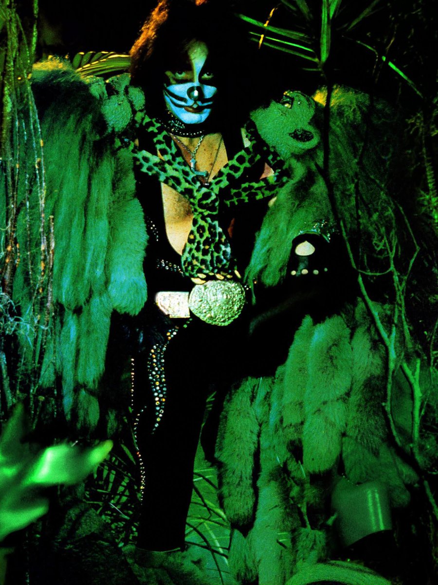 SIOLoudcast's tweet photo. FLASHBACK FRIDAY…

@kiss @RealPeterCriss https://t.co/3PF9Xpv07D