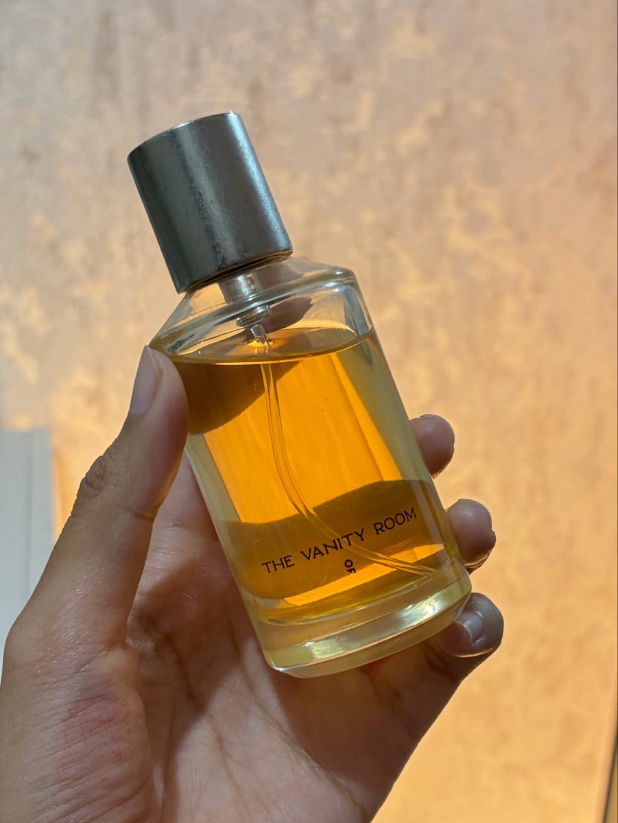 kforkinsley's tweet photo. SCENTS OF PLTO NEW PACKAGING 🙌🏻

ternyata ini custom-developed bottle dari brand local.. looksnya chic, futuristic! 

Old Packaging             New Packaging https://t.co/0pswxo4w7y