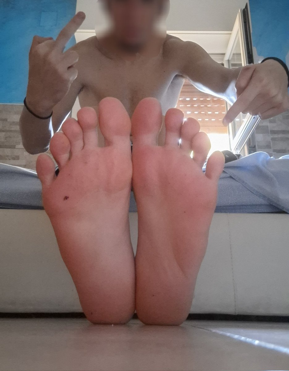 MarcoSupremo_04's tweet photo. RT GAME 🚨

❤️ €0.50/ 🔃 €0.50/ 💬 €1

⏱️: 24h

Questo schiavo é uno dei miei "pay pig". Il classico maiale che si sottomette a un giovane dal bel fisico e dai piedi perfetti come me.
É stato lui a chiedermi di fare questo gioco, contribuite a svuotargli il portafoglio 😈🤑 https://t.co/mIB39gOO2Y