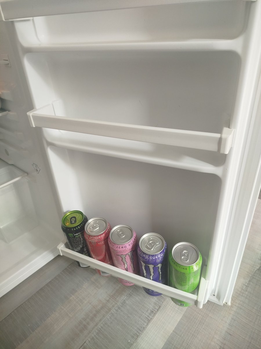 RottingFinn's tweet photo. Does my fridge look disordered? https://t.co/e99uH5Ns7r
