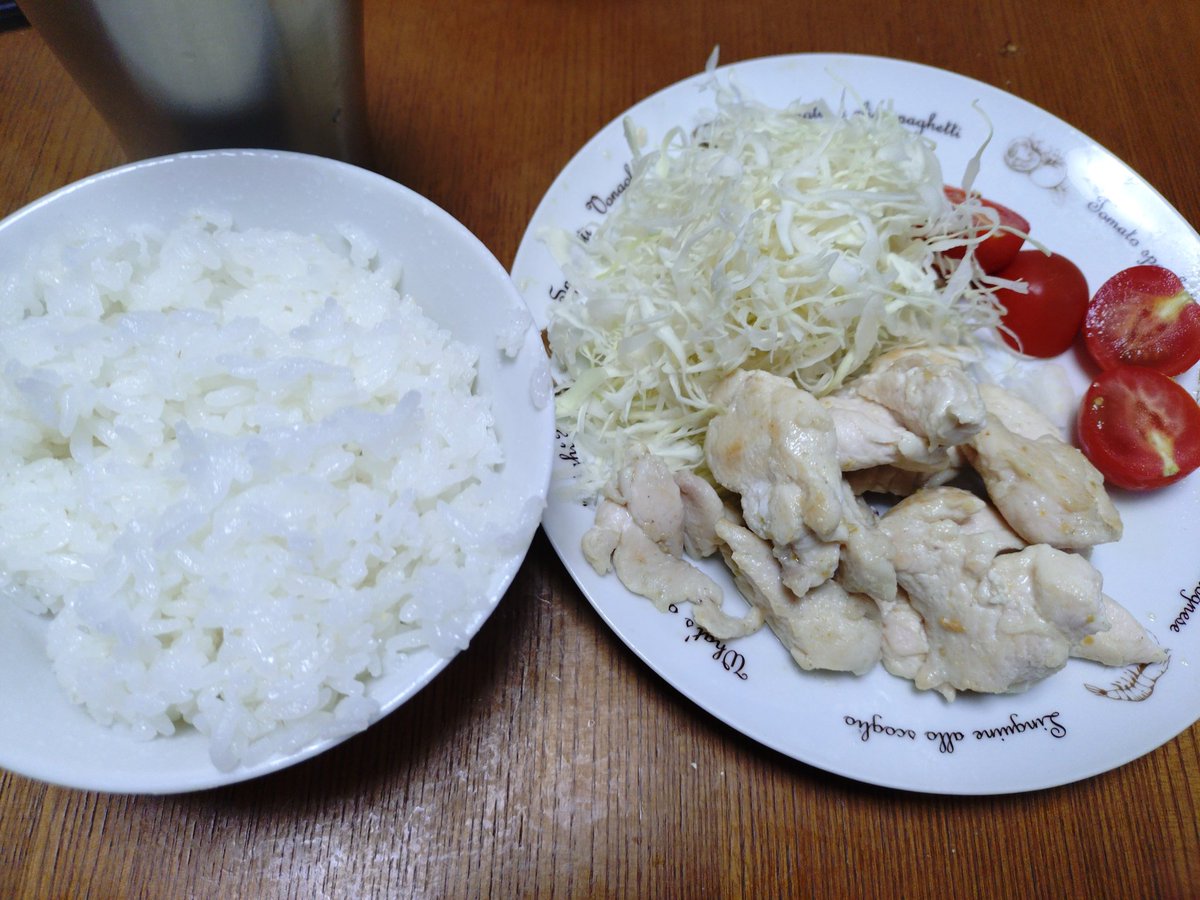zisui1991's tweet photo. 今日の夕食
最近鶏むね肉をそぎ切りにして揉み込み焼いて食べるのにハマりつつあります
だって高タンパクで低脂質なのに簡単でご飯が沢山食えるから
今回は柚子胡椒主体の味付け
鶏肉×柚子胡椒の相性は相変わらず良いですね😋 https://t.co/quHkw5ZsMm