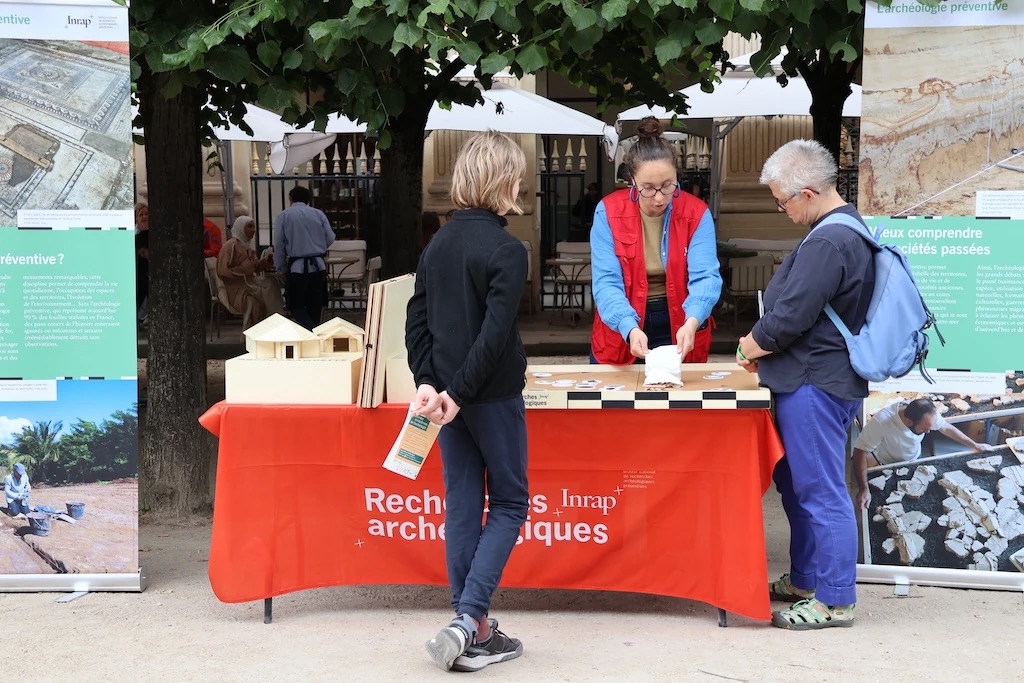 ArcheologiaMag's tweet photo. Les Journées européennes de l’archéologie reviennent les 12, 13 et 14 juin ! Ateliers, fouilles, reconstitutions, Villages de l’archéologie… Plus de 2 000 animations partout en France pour découvrir les coulisses de la recherche archéologique.
👉https://t.co/OeDWI72TUR
@Inrap https://t.co/tCnCLp4Bpw