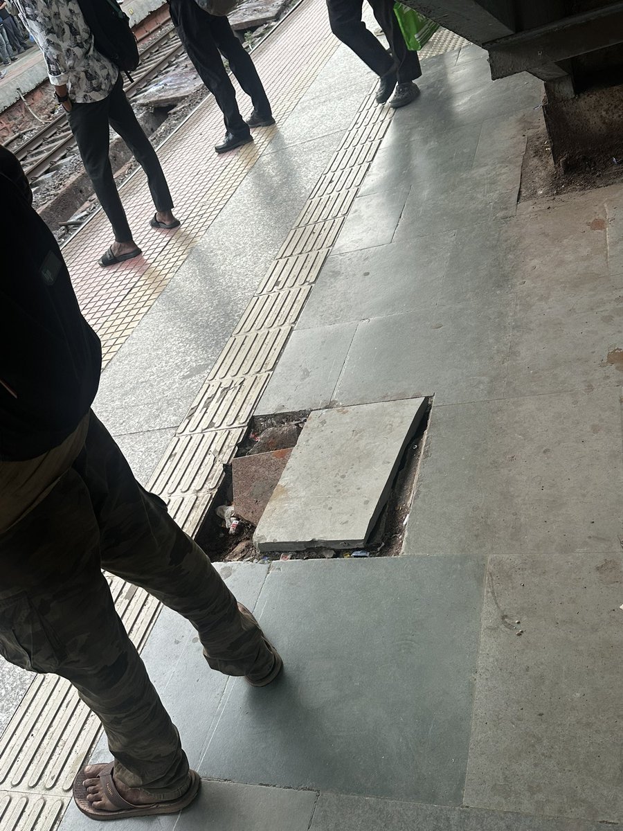 104ibrahim's tweet photo. @drmmumbaicr @RailwaySeva @srdencomumbaicr I came again today on platform 2 and this is still the same. What is the definition of “shortly” in your dictionary? Will you repair when someone is seriously injured? https://t.co/faMvSwanhQ