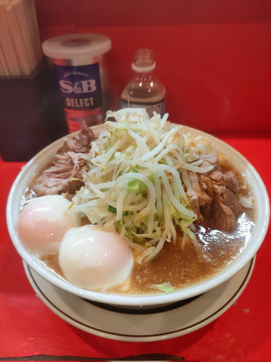 xkuZOLj2CxHHpMG's tweet photo. ラーメン二郎府中店

どうしても菩薩汁を摂取したかった

大ラーメン　温玉W　コールニンニク

二郎界においてトークという点に於いては総帥の右に出るものはいない　しかし、次点に於いては府中店主以外いないのではないかと思っている https://t.co/etAKsZN7Ti