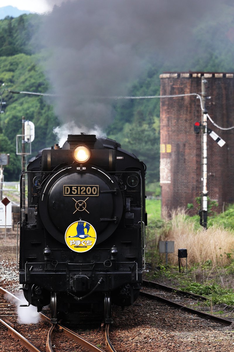 RailExp381's tweet photo. 2026.5.30
8522レ SLやまぐち号
給水塔と腕木式信号が残る篠目駅。ここでしか撮れない貴重な発車シーンでした。 https://t.co/4o8A6Twdzf