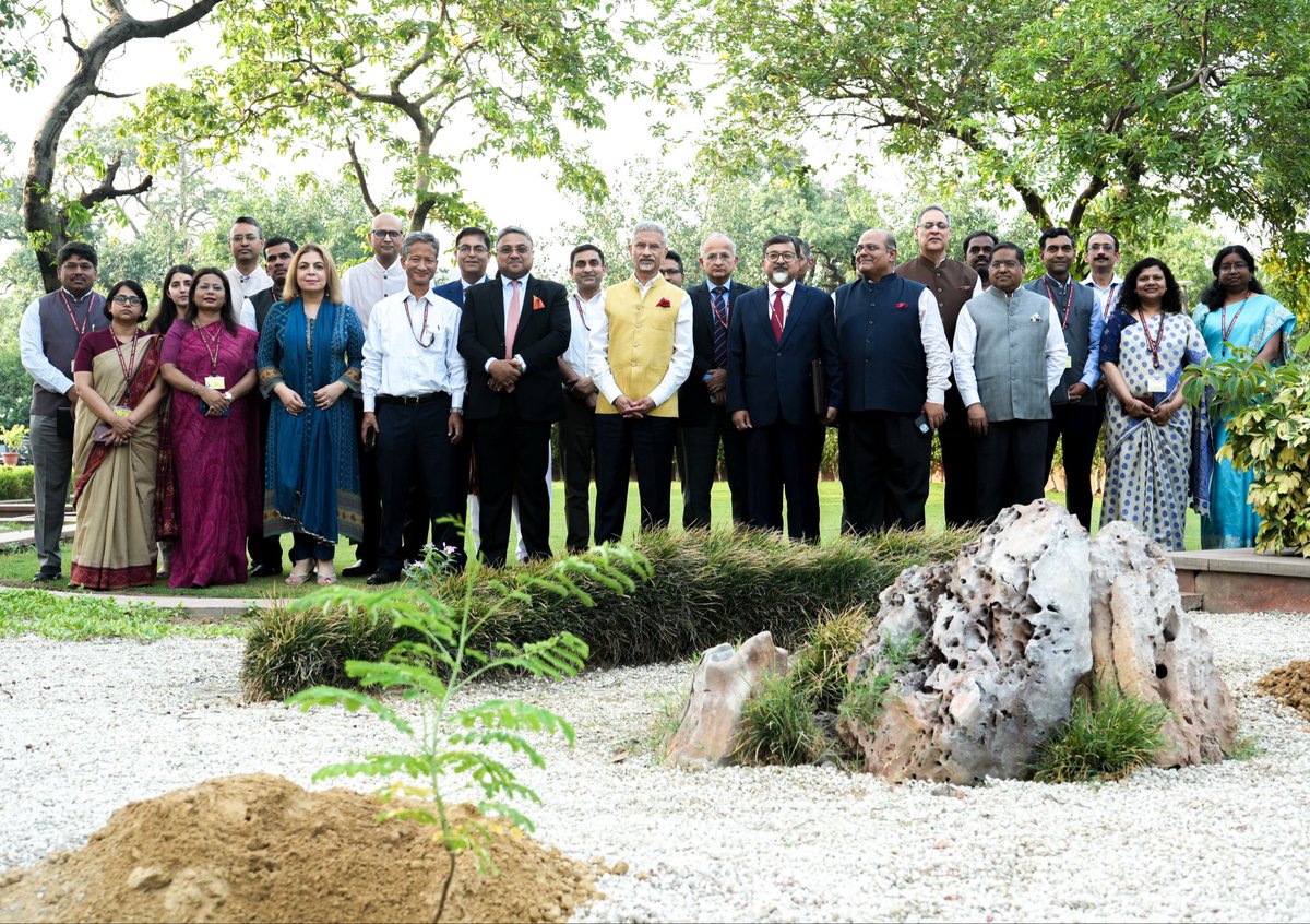 DrSJaishankar's tweet photo. Planted Amaltas (अमलतास), Gulmohar (गुलमोहर), and Kachnar (कचनार) saplings at the gardens of Ministry of External Affairs to mark the World Environment Day. https://t.co/D62DAHFTpZ