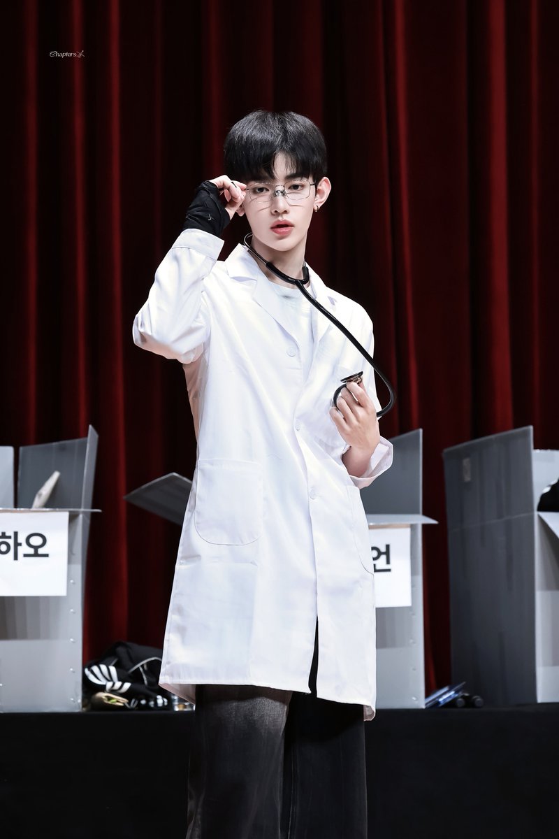 Chapters_Hao725's tweet photo. 260605

🥼🩺

·̩͙ ✎ ̼ ────  𝐂𝐡.𝟏𝟗𝟓 ──── ◛⁺⑅♡ ​​​

#ZHANGHAO #장하오 #章昊 #ジャンハオ
#AND2BLE  #앤더블 https://t.co/lF9PzjhfwP
