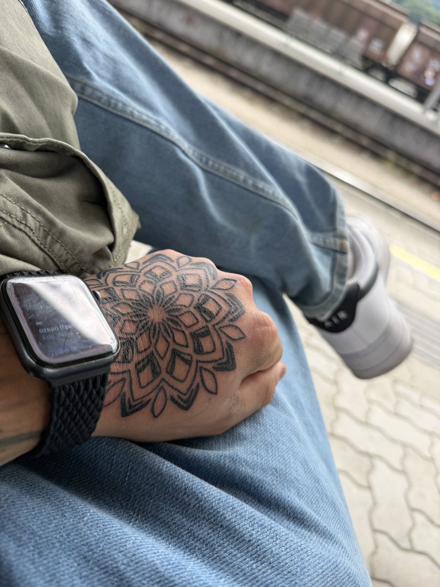 Tony_got_X's tweet photo. Neues tattoo💉und ihr knechte schafft nichtmal nen einfachen namen bei paypal einzugeben zahlt mal lieber mein tattoo ihr nichtsnutze🚮
Paypal in der bio https://t.co/uT5yvtGpvl