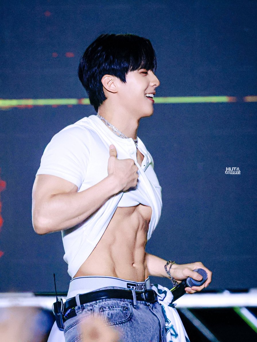 Anywaysofar's tweet photo. What is this camera angle?! It’s insane!!! 🔥

#LEEMINHYUK  #HUTA #이민혁 
©️📸:@ hutabreeze https://t.co/FQkqmQca3K