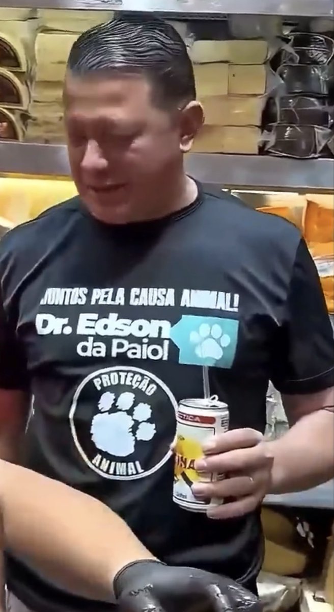 vitorsmk_'s tweet photo. @MilGrauNews Os caras tomam cerveja de canudo KKKKKKKKKKKKK https://t.co/S5EFPp51Fz