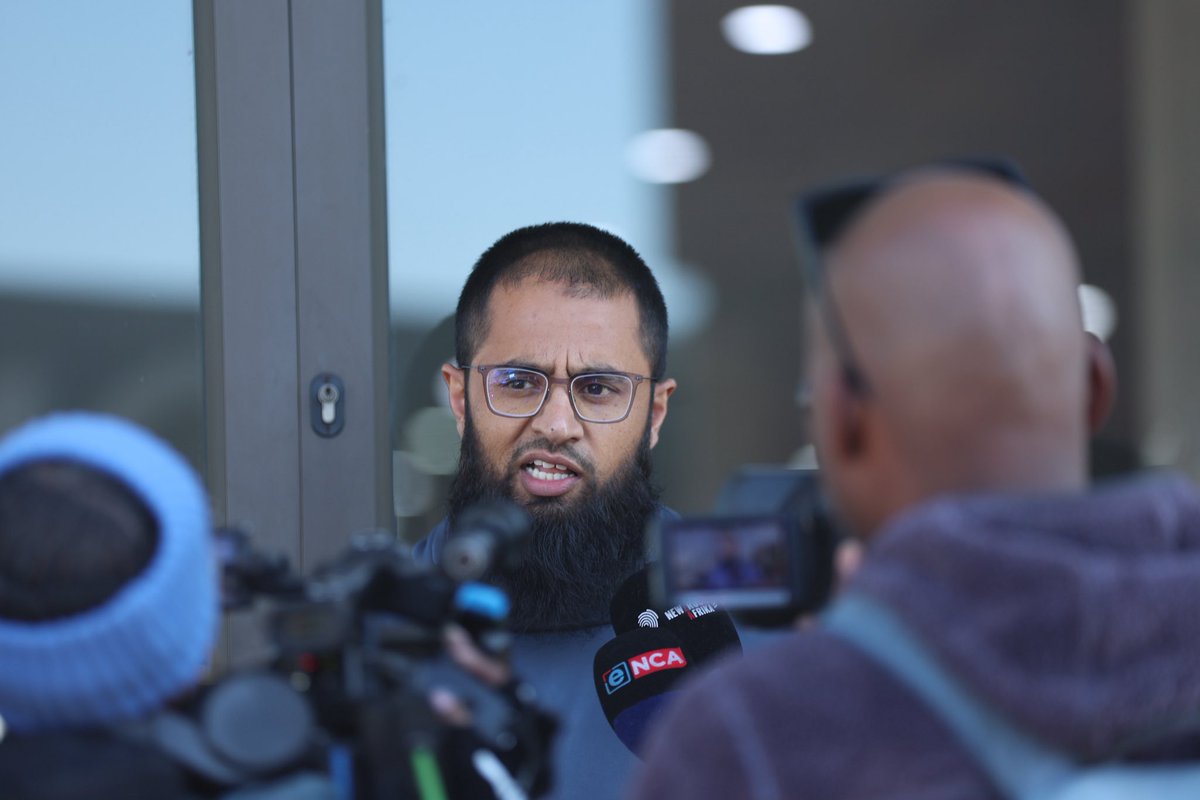 RSASIU's tweet photo. The SIU, its Curator, and SAPS are serving Omar Motor Den and its owner, Yusuf Omar. He has refused to cooperate with the SIU and SAPS and has been arrested. https://t.co/JiKz9aYH4t