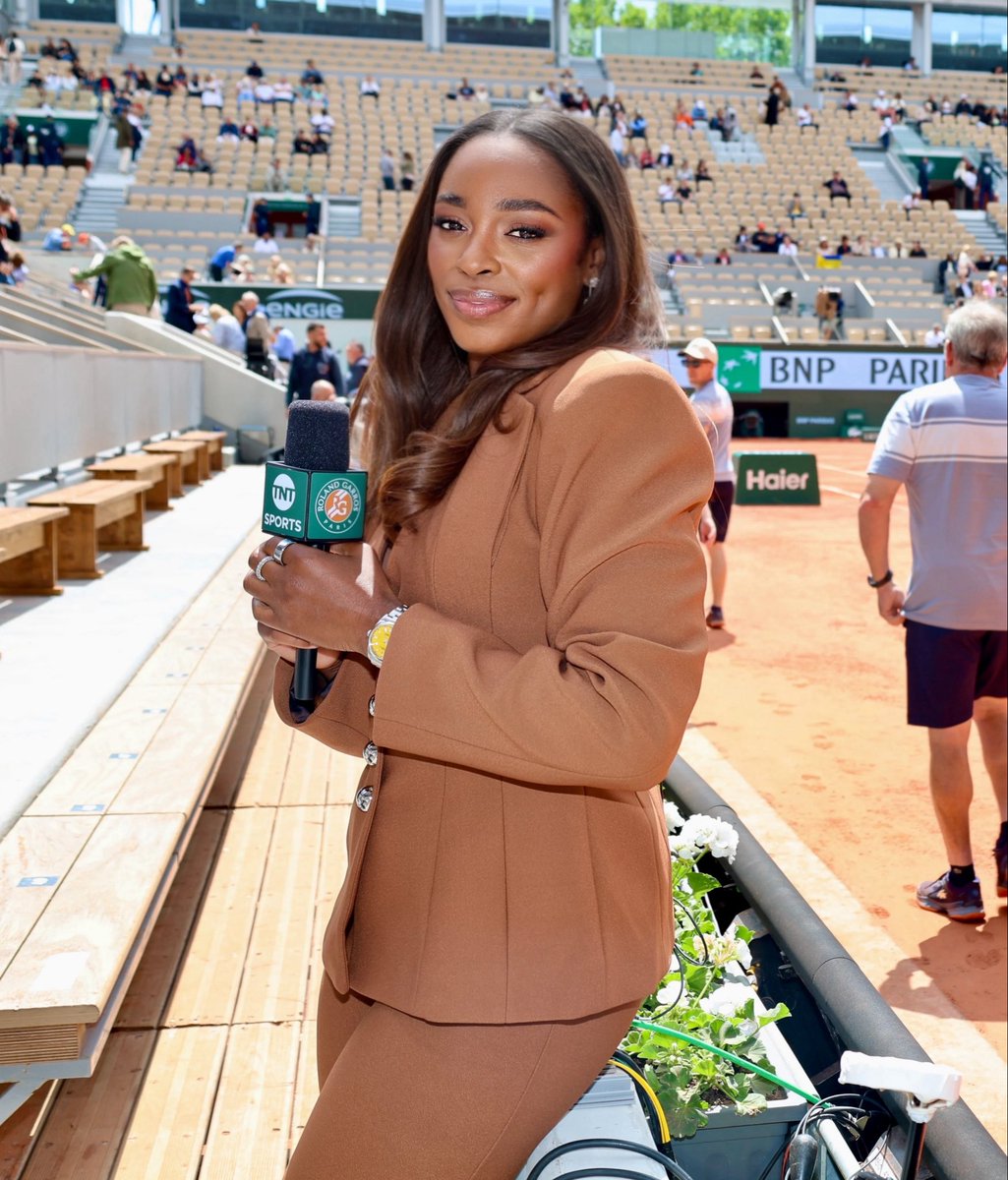 SloaneStephens's tweet photo. Good morning, don’t be rude. Say it back 🤎 https://t.co/lJxn83tKWt