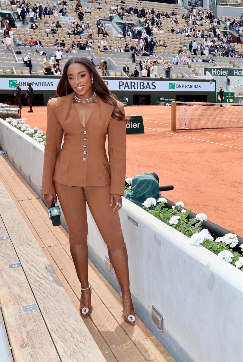 SloaneStephens's tweet photo. Good morning, don’t be rude. Say it back 🤎 https://t.co/lJxn83tKWt