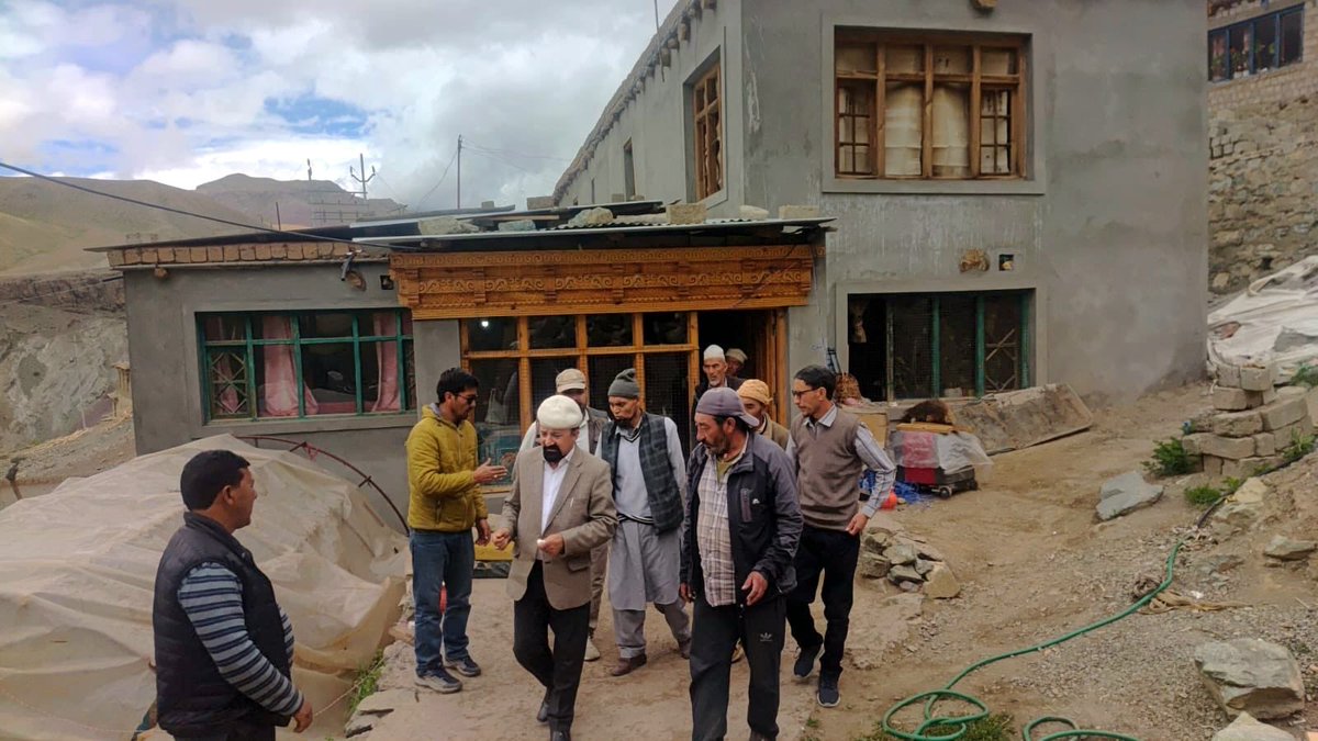 LAHDC_Kgl's tweet photo. CEC Kargil Dr. Mohd Jaffer Akhoon visited Choskore village today, held a public interaction meeting, heard residents’ concerns and developmental demands, and assured that genuine issues would be taken up with relevant departments. #Kargil #LAHDC https://t.co/rqERU7bBZt