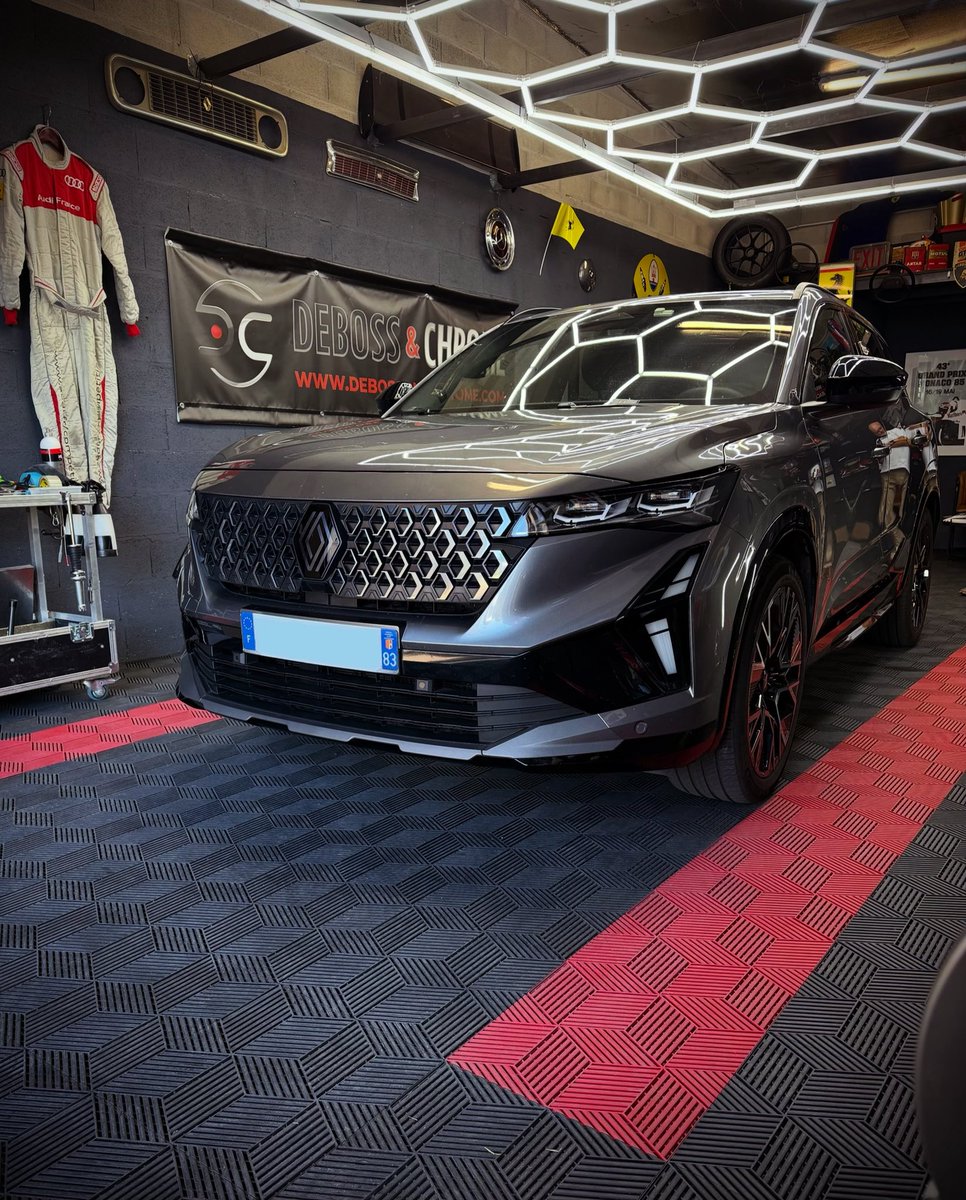 Debossandchrome's tweet photo. ⚒️Intervention de débosselage sans peinture à l’atelier sur ce tout nouveau Renault Austral🇫🇷.

Suite à la chute d’une branche, plusieurs impacts étaient présents sur la carrosserie. Grâce aux techniques de débosselage sans peinture, les déformations ont été supprimées https://t.co/2in7ExPopg