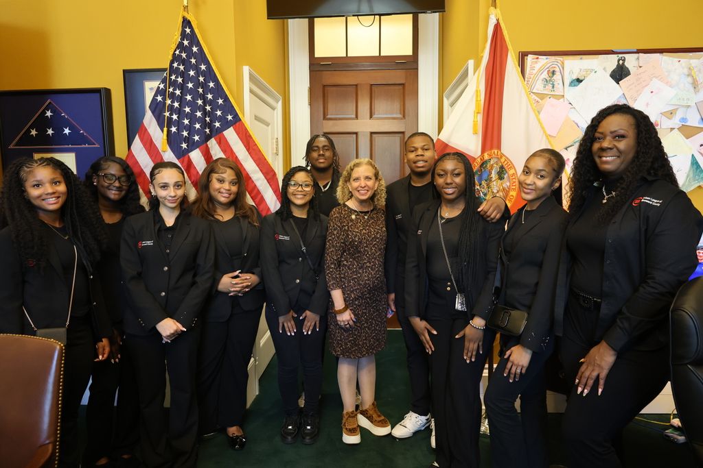 RepDWStweets's tweet photo. Great to meet students from @ULBroward's Youth Hate Crimes Leadership Program (with a guest appearance from @RepClyburn)!

Urban League knows progress is made when we empower communities, open doors, and insist dignity and opportunity belongs to everyone. https://t.co/ooLWCbRS99