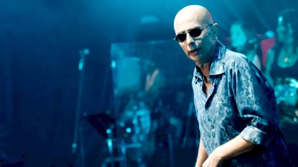 CriticaSur's tweet photo. | Murió el Indio Solari, un músico que marcó una época del rock nacional |

Carlos Alberto "Indio" Solari, una de las figuras más influyentes, enigmáticas y convocantes de la historia de la música en Argentina murió en su casa de Parque Leloir. Tenía 77 años. https://t.co/QJFTjcVLhr