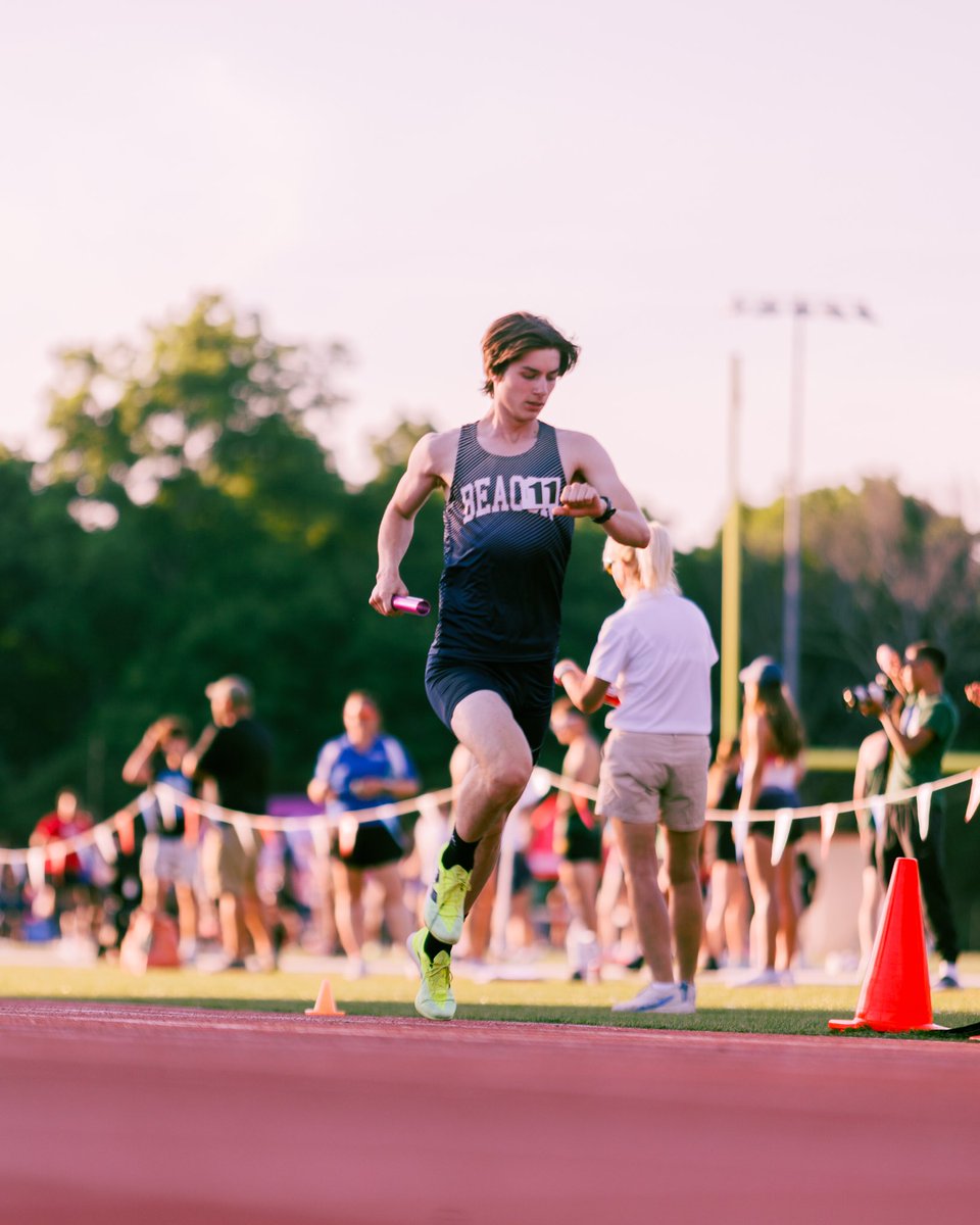 BCSDTrackXC's tweet photo. Boys 4x800 (Signorelli, Clay, Dickston, Tripaldi) improved a whopping 12 seconds from last week to post an 8:08.66 (Beacon #2 All-Time) https://t.co/Cb1QNzQJlJ