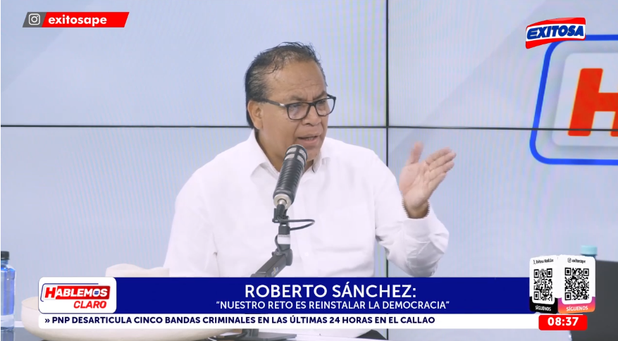 exitosape's tweet photo. 🔴🔵🚨 #EXCLUSIVO | Roberto Sánchez, candidato presidencial de Juntos por el Perú, con Nicolás Lúcar en los estudios de Exitosa.

"Ellos (Fuerza Popular) han decidieron desestabilizar al país, ellos han sostenido la impunidad de más de 50 muertes en el sur, sino también la impunidad de Dina Boluarte".

➡️ Sigue la transmisión EN VIVO aquí:  https://t.co/2qAcJreTOK

📻 95.5 FM
📡 6.1 señal digital abierta
📺 Movistar: 552 SD - 774 HD
🌐 https://t.co/BsJDK3T8iL