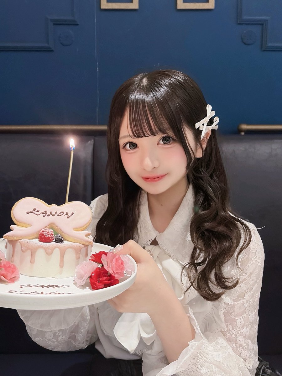 kanon_o523's tweet photo. ケーキ可愛すぎる🎂♡·*. https://t.co/05R6W0kCTd