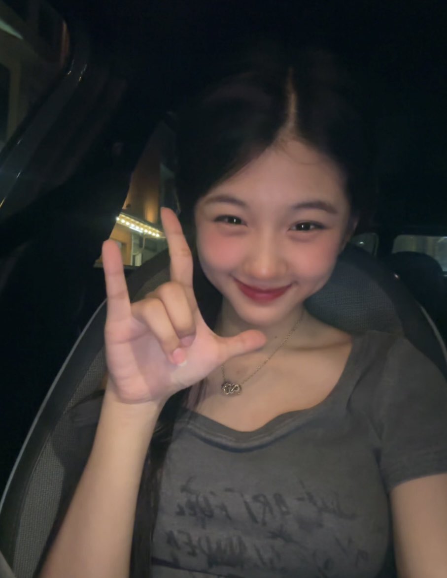 monet_cheris's tweet photo. โมเน่ดีจัยม้ากกกกม้ากกกที่ได้เจอทุกคนวันนี้ จอยสุดๆ ทุกคนน่าจาร้อนกันมากๆแน่เลยใช่ม้ายย🥹 กลับบ้านปลอดภัย พักผ่อนเย้อๆน้าค้าา ไว้เจอกันใหม่น้าา⭐️ #MONET_CHERIS #CHERIS https://t.co/vLiv65IHLW