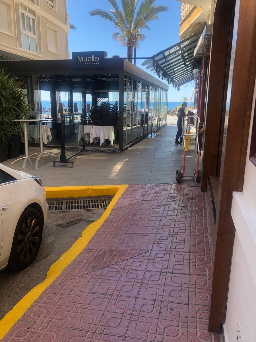 tanchiago's tweet photo. RESTAURANTE EL MUELLE Torrevieja OBLIGADO POR ORDEN MUNICIPAL a QUITAR una TERRAZA ILEGAL instalada en la Calledel Mar 1 PASA OLÍMPICAMENTE  DE ACATAR LA ORDEN MUNICIPAL @EduardoDolon Para que le votamos? PICO Y PALA Demolición de la TERRAZA ILEGAL DEL RESTAURANTE EL MUELE YA https://t.co/HoI1KrXHFa