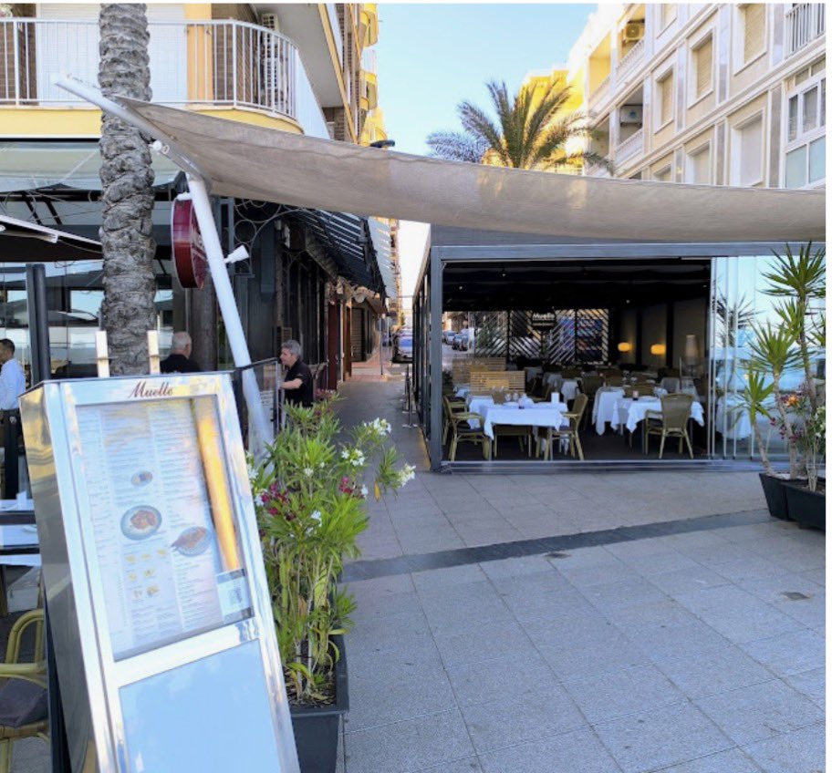tanchiago's tweet photo. RESTAURANTE EL MUELLE Torrevieja OBLIGADO POR ORDEN MUNICIPAL a QUITAR una TERRAZA ILEGAL instalada en la Calledel Mar 1 PASA OLÍMPICAMENTE  DE ACATAR LA ORDEN MUNICIPAL @EduardoDolon Para que le votamos? PICO Y PALA Demolición de la TERRAZA ILEGAL DEL RESTAURANTE EL MUELE YA https://t.co/HoI1KrXHFa