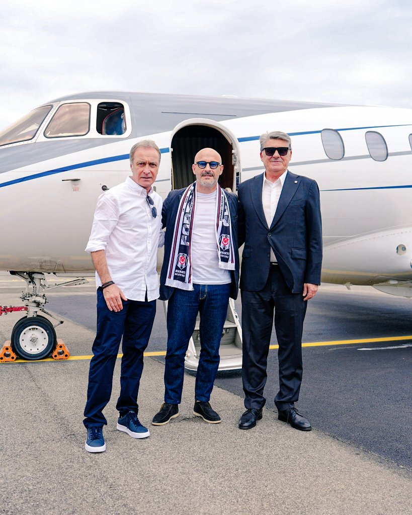 SametKuvan's tweet photo. VINCENZO  İTALİANO
tarzını sevdik hocam, haftasonu sahile kahve içmeye iner gibisin 😎😎😎Hoşgeldin Kara kartalım🦅🦅🦅 https://t.co/aAz1BFgpTH