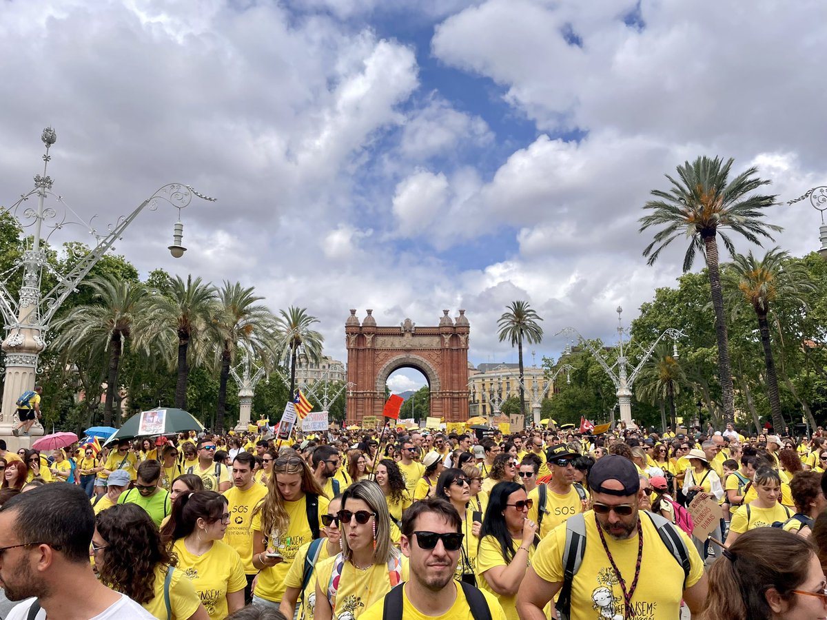 OJS_CAT's tweet photo. 🔴 || Les treballadores de l’educació en vaga ens marquen el camí en la millora de les condicions de vida de la classe treballadora.

La joventut treballadora estenem la solidaritat de classe! La vaga educativa és lluita de classes. https://t.co/rl1Li9P4KV