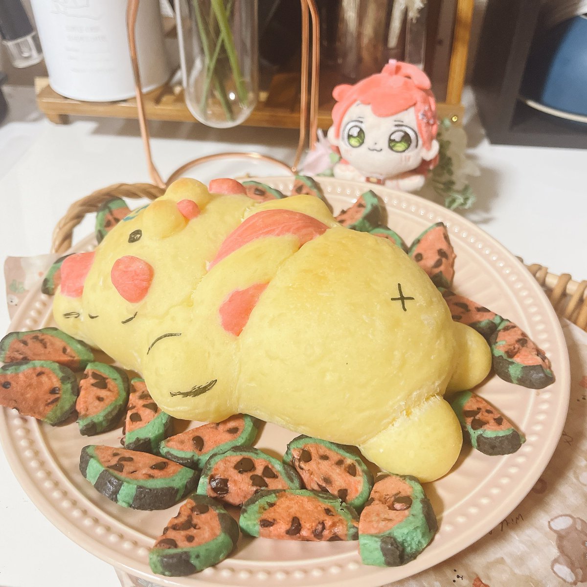 kieut0958800's tweet photo. えっ？みこぴーそんな膨らむの？！笑

みこぴーパン🍞
と
スイカのチョコチップクッキー🍪⸒⸒

みこぴーぱんぱんで
これじゃあ
｢君トトロって言うのね｣だ

金策3日目
みこぴーを抱えてスイカを持って夜逃げするみこちちゃん これはこれで思い出🍉

 #miko_Art https://t.co/zOtEfbjYNx