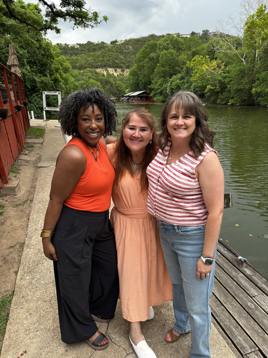 Jharrisreads's tweet photo. I had the opportunity to spend a week with state school library leaders learning and growing together. This week reminded me I’m not alone, I have a tribe of other leaders that I can lean on.
#findyourtribe
#strongertogether❤️
#TxASLA26
#libraryleader
#leaderinme https://t.co/lyuOzGc84L
