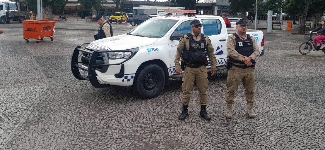 GMRio's tweet photo. Grupamento de Operações Especiais (GOE) reforçando as ações de patrulhamento preventivo com foco na segurança urbana em pontos estratégicos do Centro do Rio e na Praça Paris, na Glória, nesta sexta-feira, dia 05. https://t.co/UUztvuPMm2