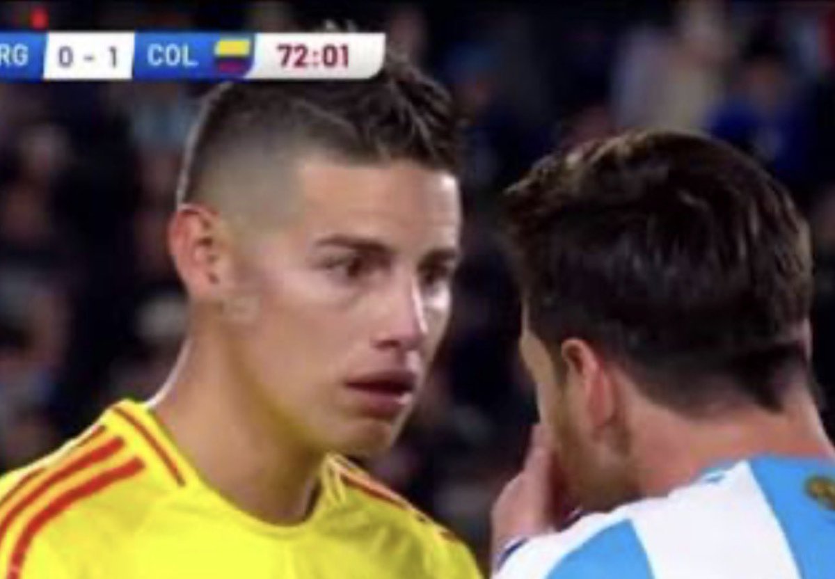 FCBlejo's tweet photo. @DavidRi43659918 No es serio decir eso cuando acá se le cagó a Messi https://t.co/GjRuKmAWMq