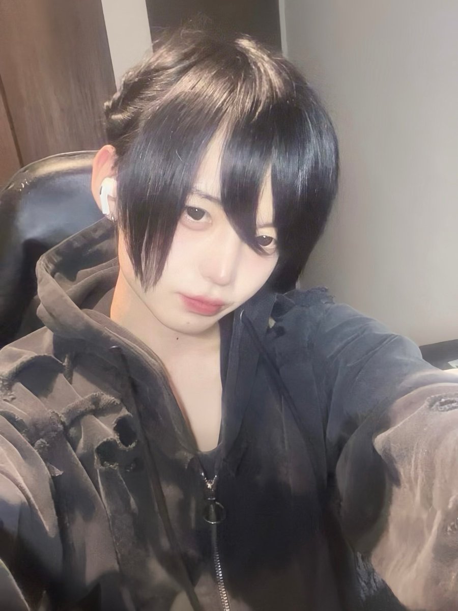 xguril's tweet photo. 結んでる姿もみて
#ロワールプリンス https://t.co/qAI4jMH2Sx