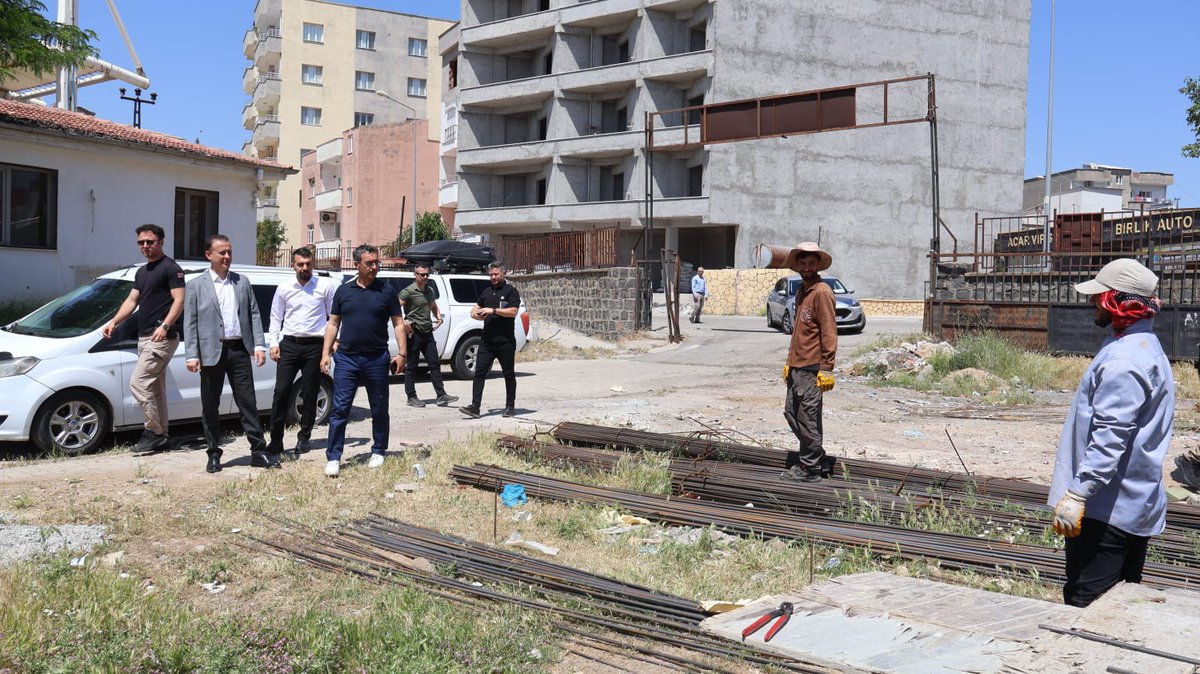 GSB_Sirnak's tweet photo. 📍İdil 🏊‍♂️🏗️

İl Müdürümüz Fedai Din, İdil Kaymakamımız Anıl Adıgüzel, Yatırım,İnşaat ve İşletmeler Şube Müdürümüz Aydın Sidar ve İlçe Müdürümüz Hamza Şiren ile birlikte İdil’de yapımı devam eden yarı olimpik yüzme havuzunda incelemelerde bulundu.
++++ https://t.co/Ce4LzKuO2V